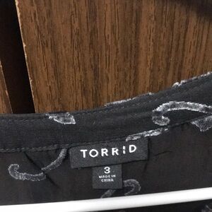 Floral print black blouse 3/4 sleeve